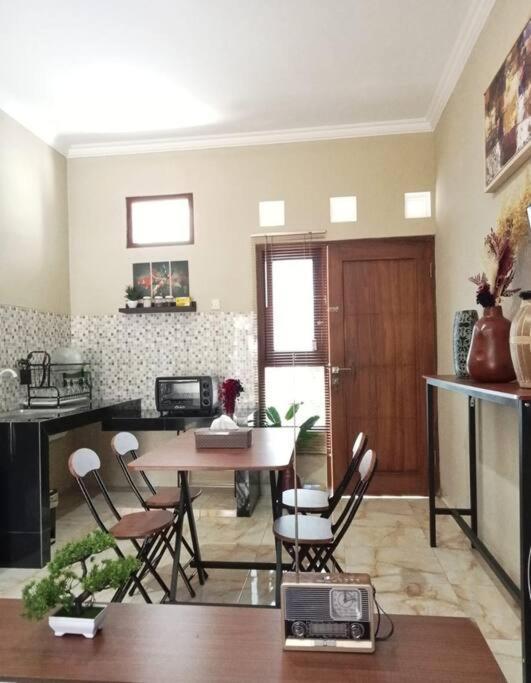 Brojos Tamansiswo Holiday home *
